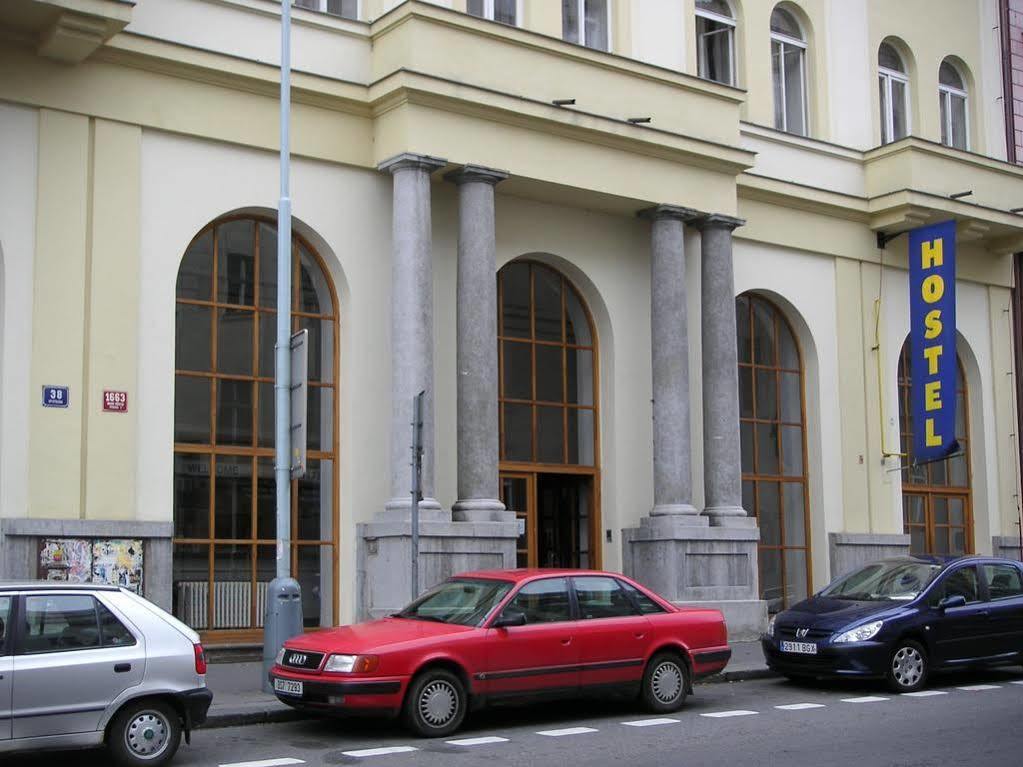 Ats Hostel Jednota Прага Екстериор снимка